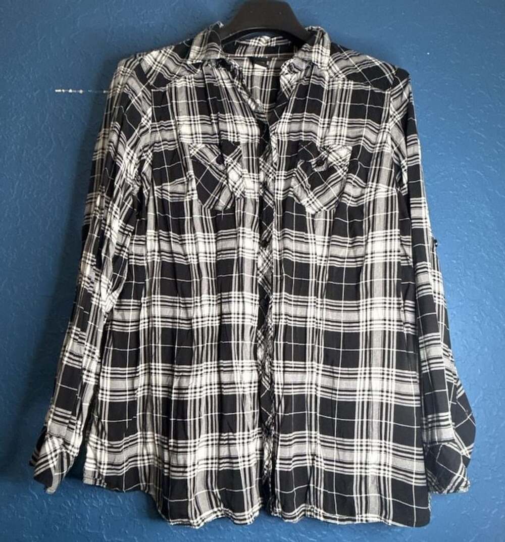 Torrid Black and White Plaid Long Sleeve Button-Up Shirt Blouse Size 1X